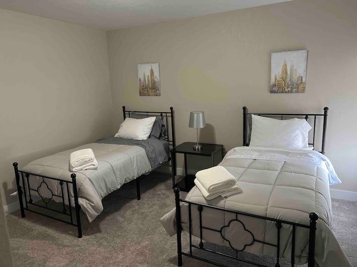 druga spavaća soba s bračnim krevetima