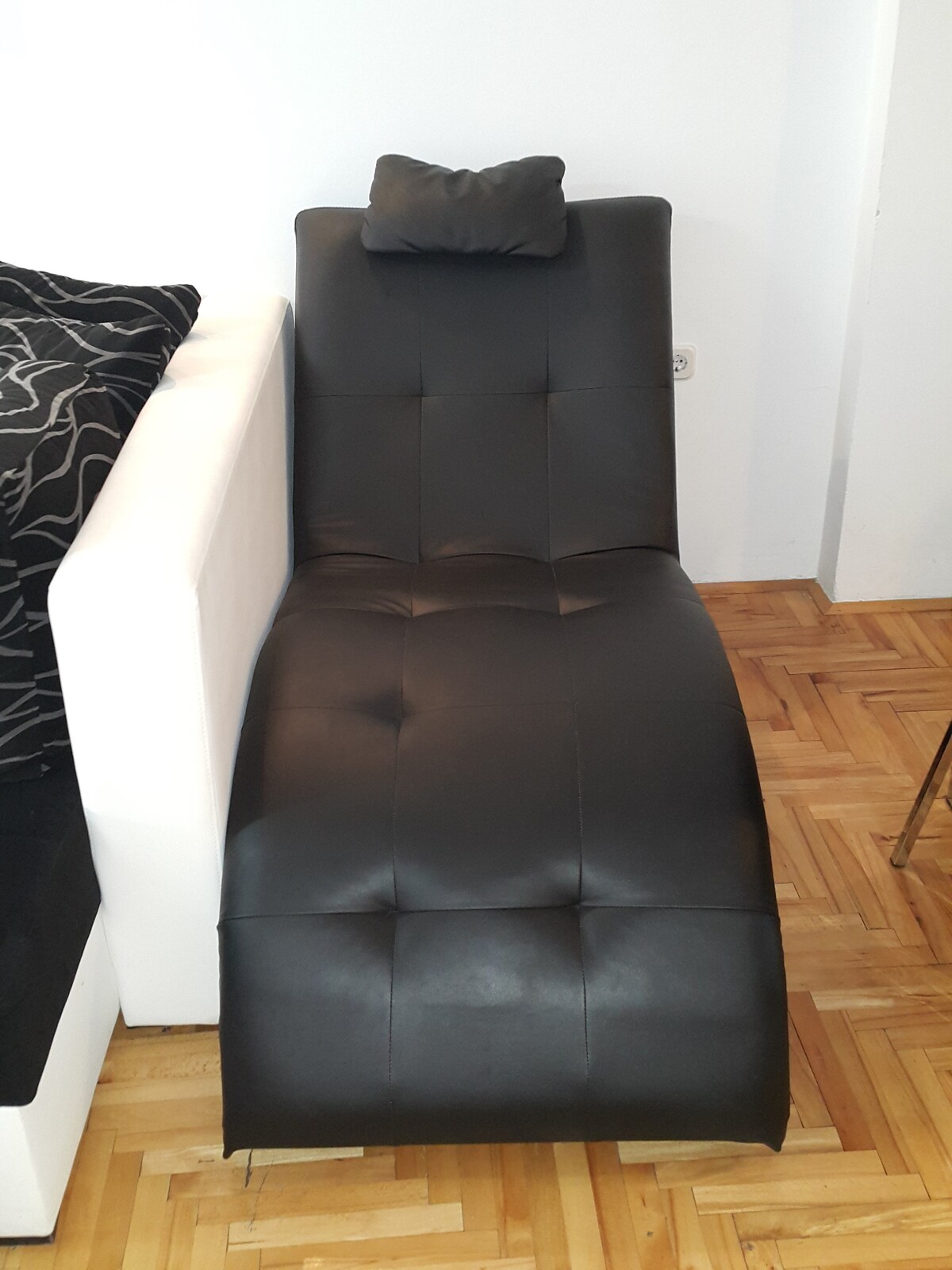 距离湖泊50米的独家公寓