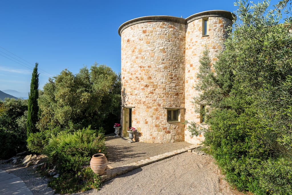 Front of Thyme Tower and entrance.Possibility for parking your car,there is more space available in case you have guests.