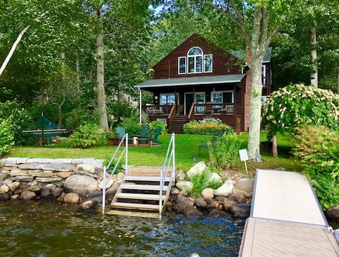 Classic Lake House~4 Steps to water_FirePit_kayaks