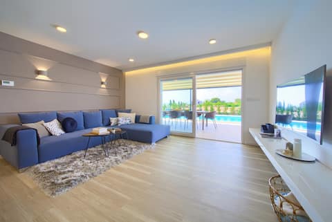 Successful Airbnb property: Holiday Home Elegant with heated pool in Vrh
