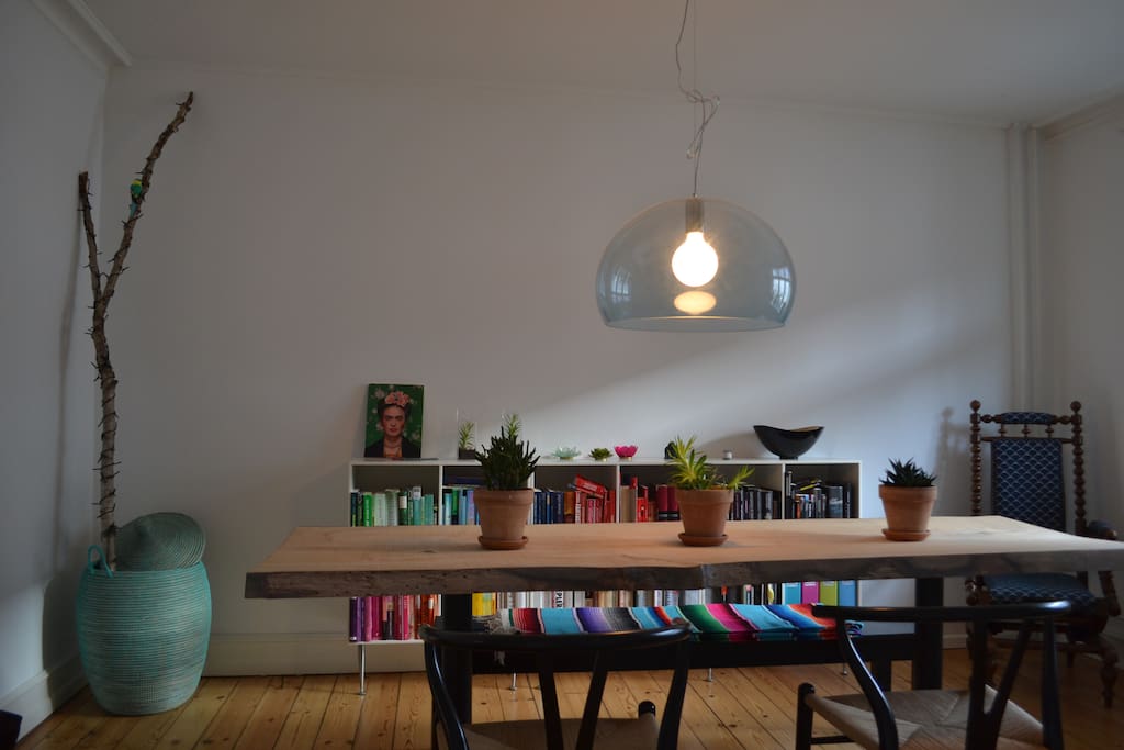 Dining room with space for eight diners. Extra chairs available