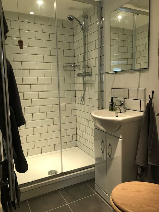 Newly refurbished en-suite