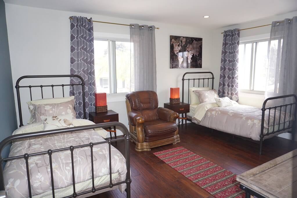 Newport Beach Luxury Double Bed Room