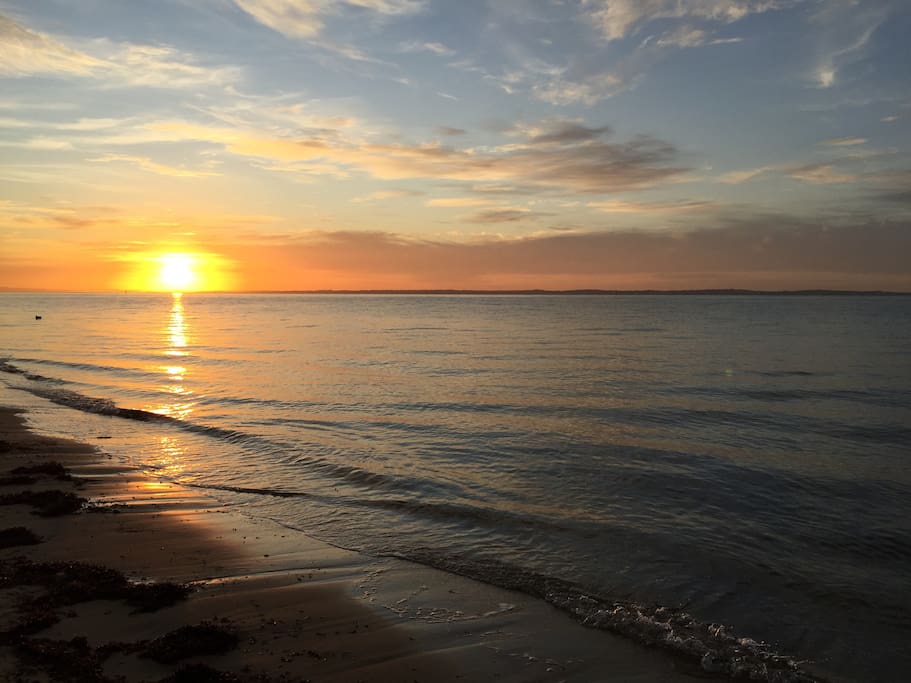At sunrise you may see horses with their trainers on the beach.