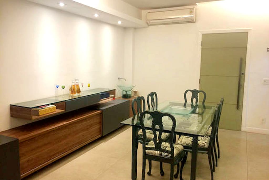 The dinning area for 6 persons