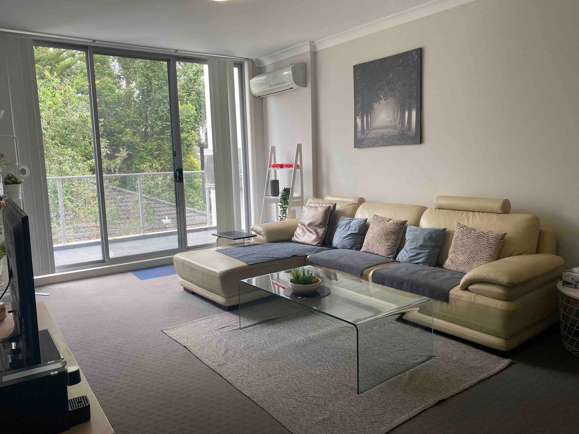 Spacious Wahroonga 2 Bedroom Apartment