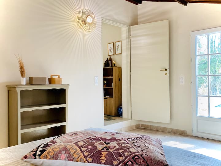 客厅入口，可通往泳池