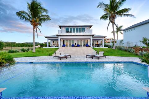 Beachfront Villa: 3BR, 3.5BA, Pool, Secluded Beach