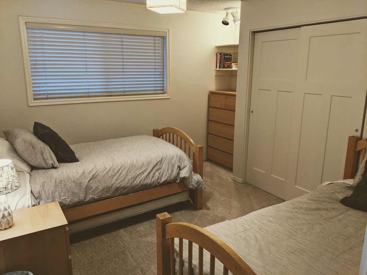 غرفة النوم 3 في الطابق العلوي 3 فردي (سريران وتريندل واحد)