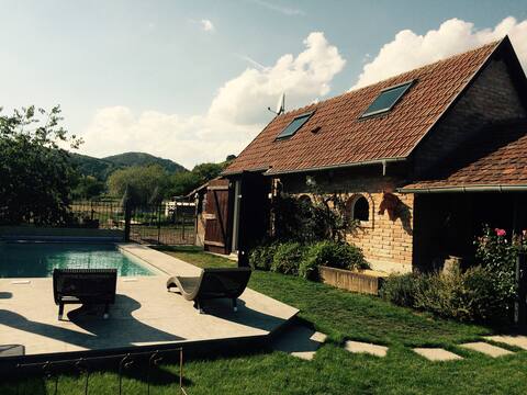 LE GITE DE NIOBE  quiet sunny in the village