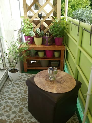 Japanisches Zimmer mit Balkon in Citynähe