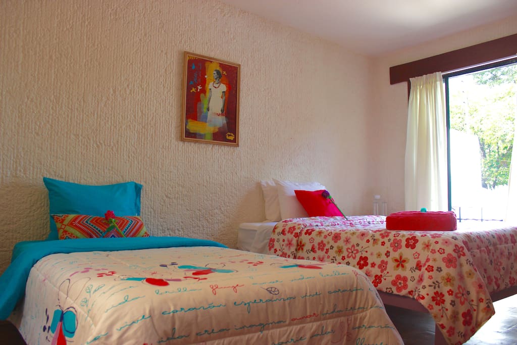 Si así lo deseas, podemos adaptar una cama extra. Espacio ideal para una familia o un grupo de 3.