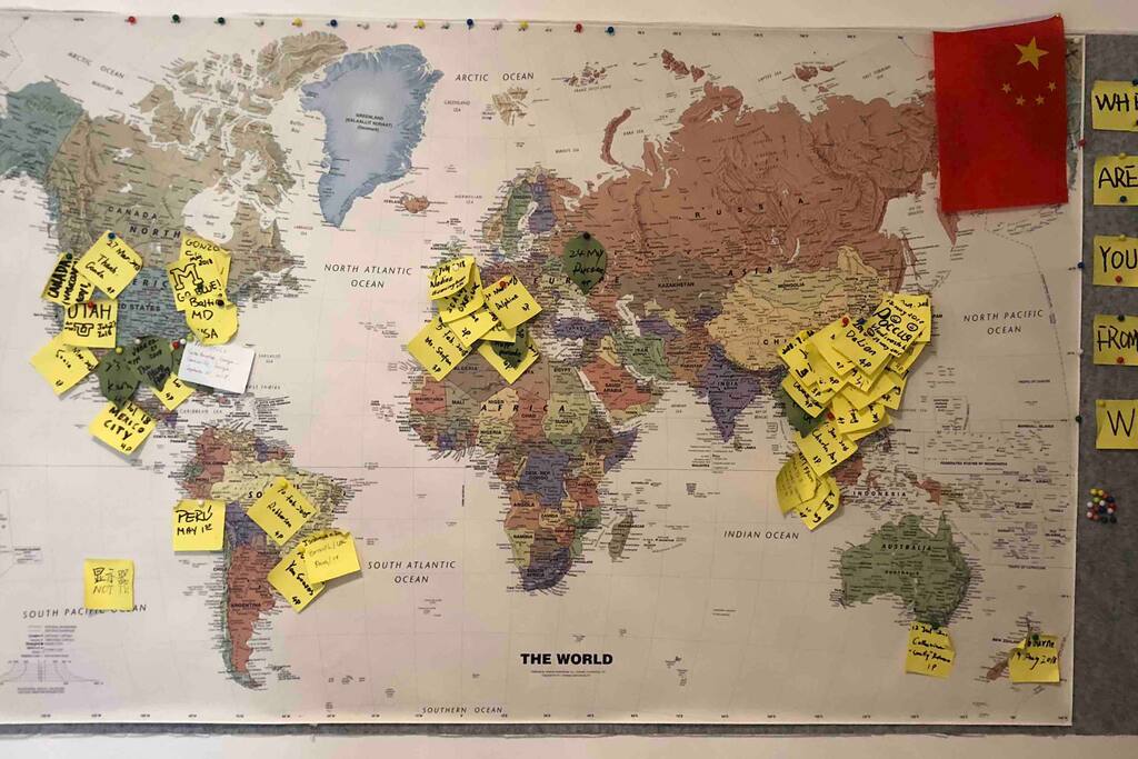 来自世界各地的游客,期待你是下一个!
Strangers from all over the world, looking forward you are the next!