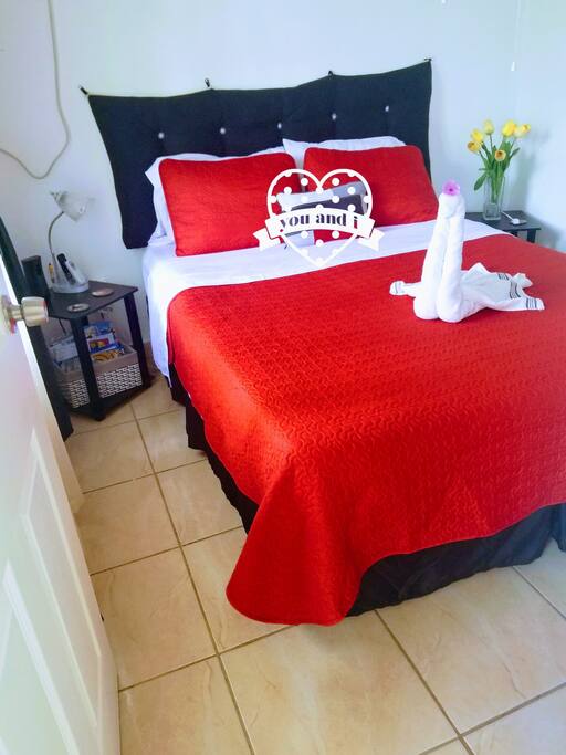QUEEN BED