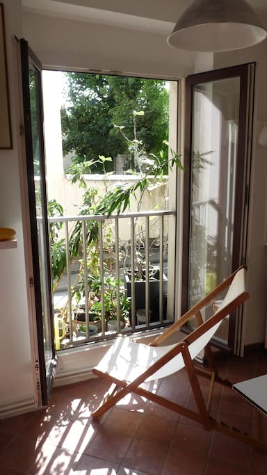 In the separate kitchen (with table and removable deck chair to enjoy the sun.