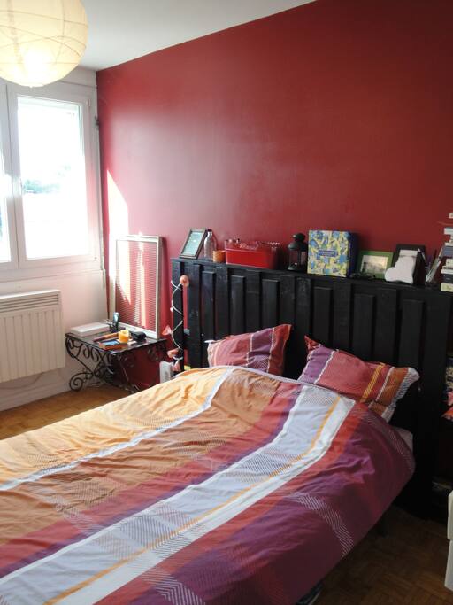 La chambre et son bon lit douillet
