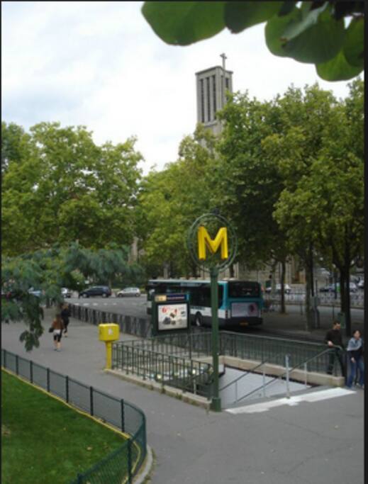 metro saint cloud à 1 minutes à pied