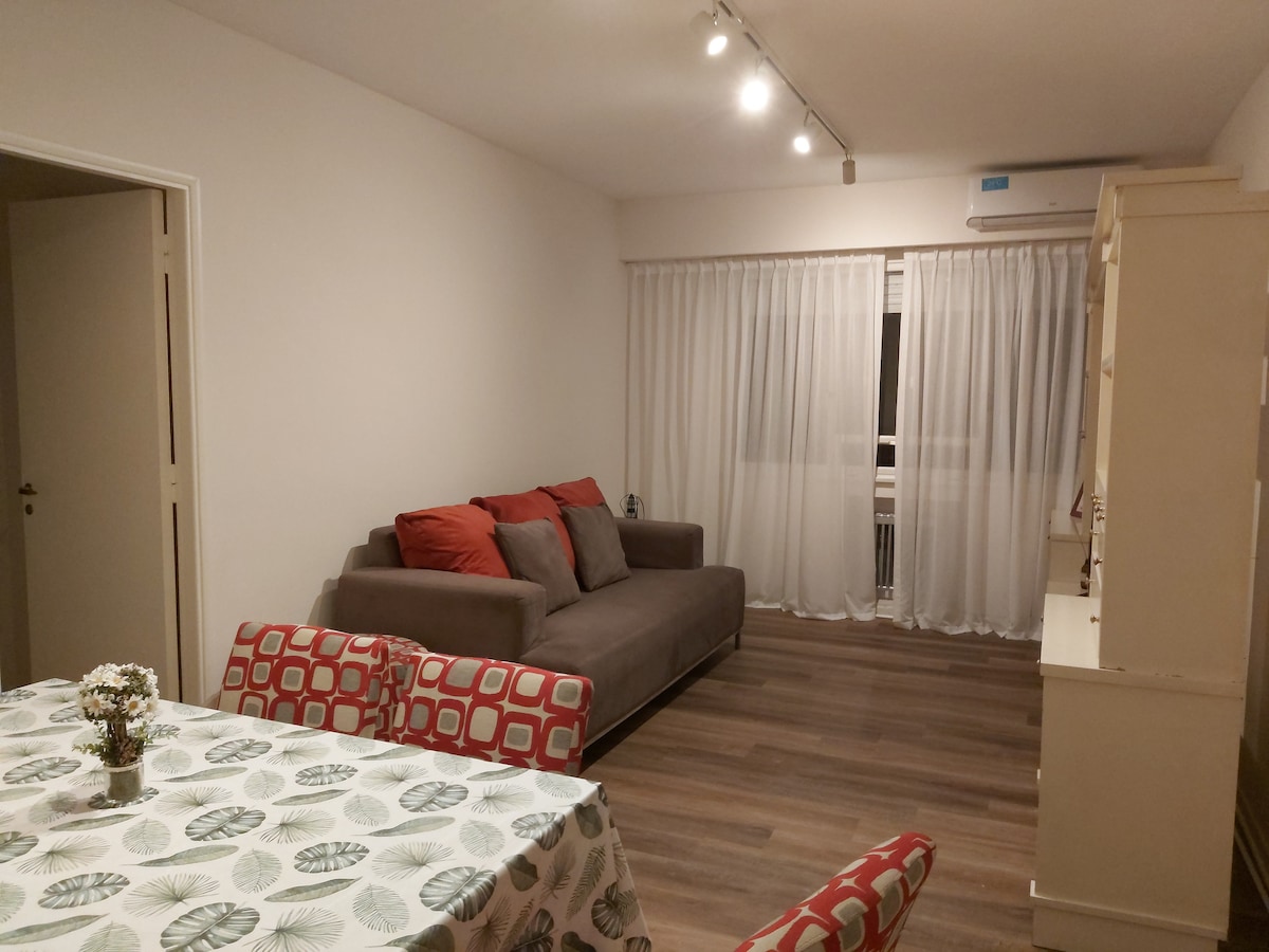 Top Airbnb: Renovated apartment for 4 people in Retiro