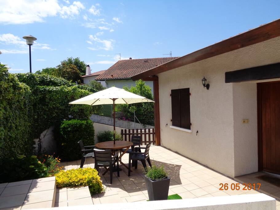 terrasse devant la maison