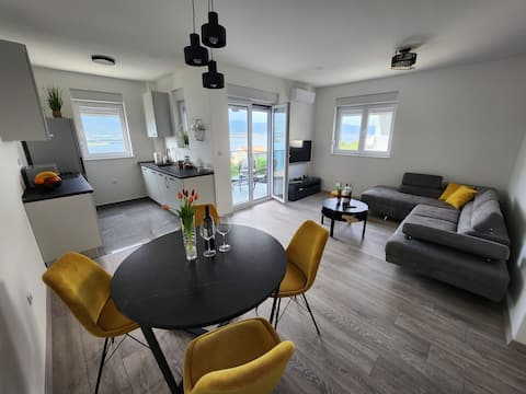 Successful Airbnb property: Feel Good View in Mastrinka