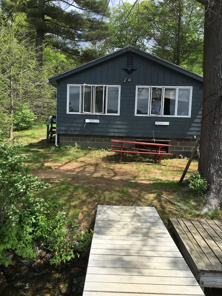 Charming Lakefront Cottage on Big Alum Lake Cottages for Rent in