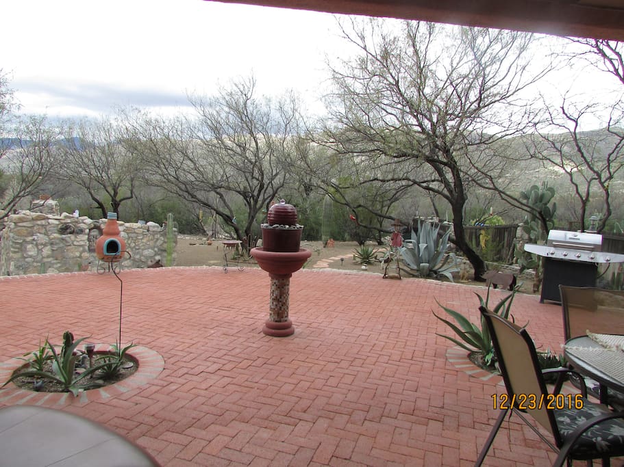 North side patio, views of Catalinas