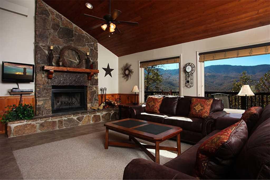 Luxe lodge living - Spacious and beautifully decorated, the living room invites you and the gang to kick back and relax. The wood