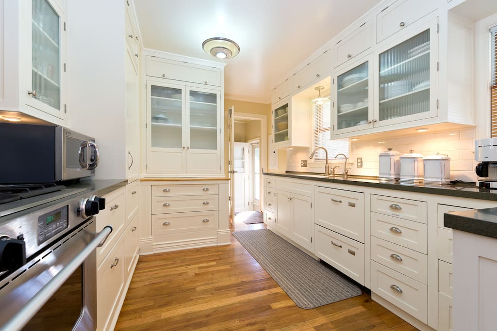 Gourmet kitchen