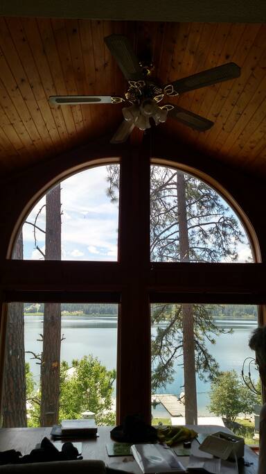 Dining Room. Table seats 6
