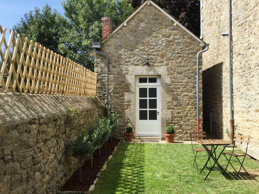 Front of La Petite Maison