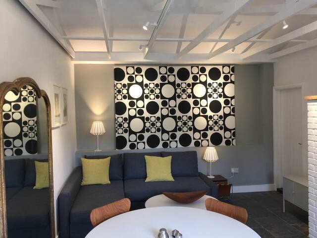 Cool city centre mews close station +free parking