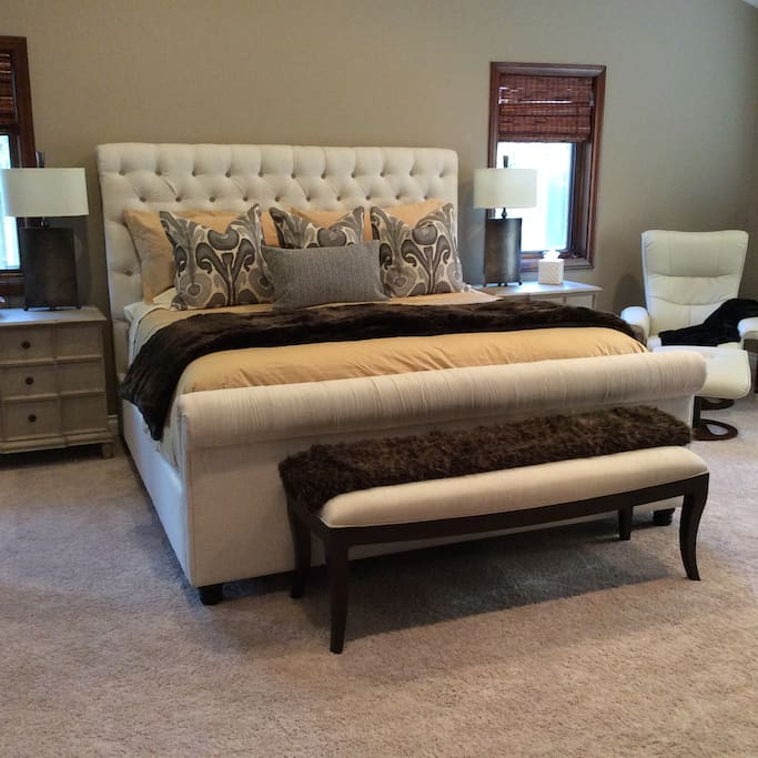 Luxurious King bed and linens