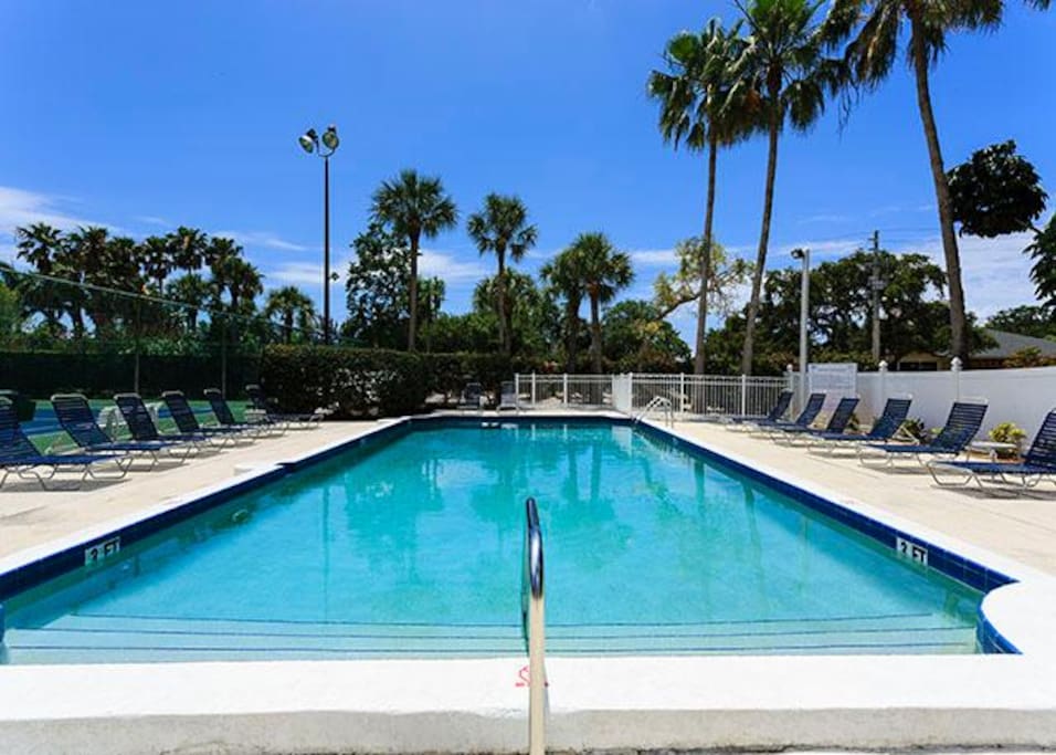 The heated lap pool has easy-to-use shallow steps. - Great for anyone with accessibility issues, the lap pool offers a second opt