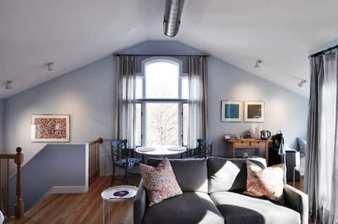 Tranquil Treetop Loft