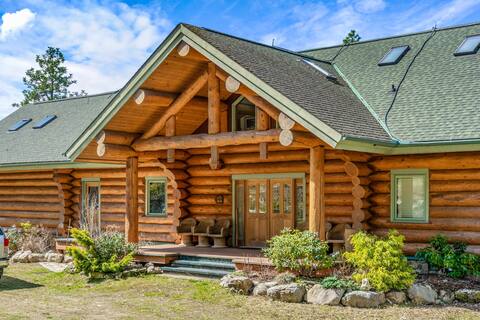 Lakefront Resort Home, Kootenay Bay