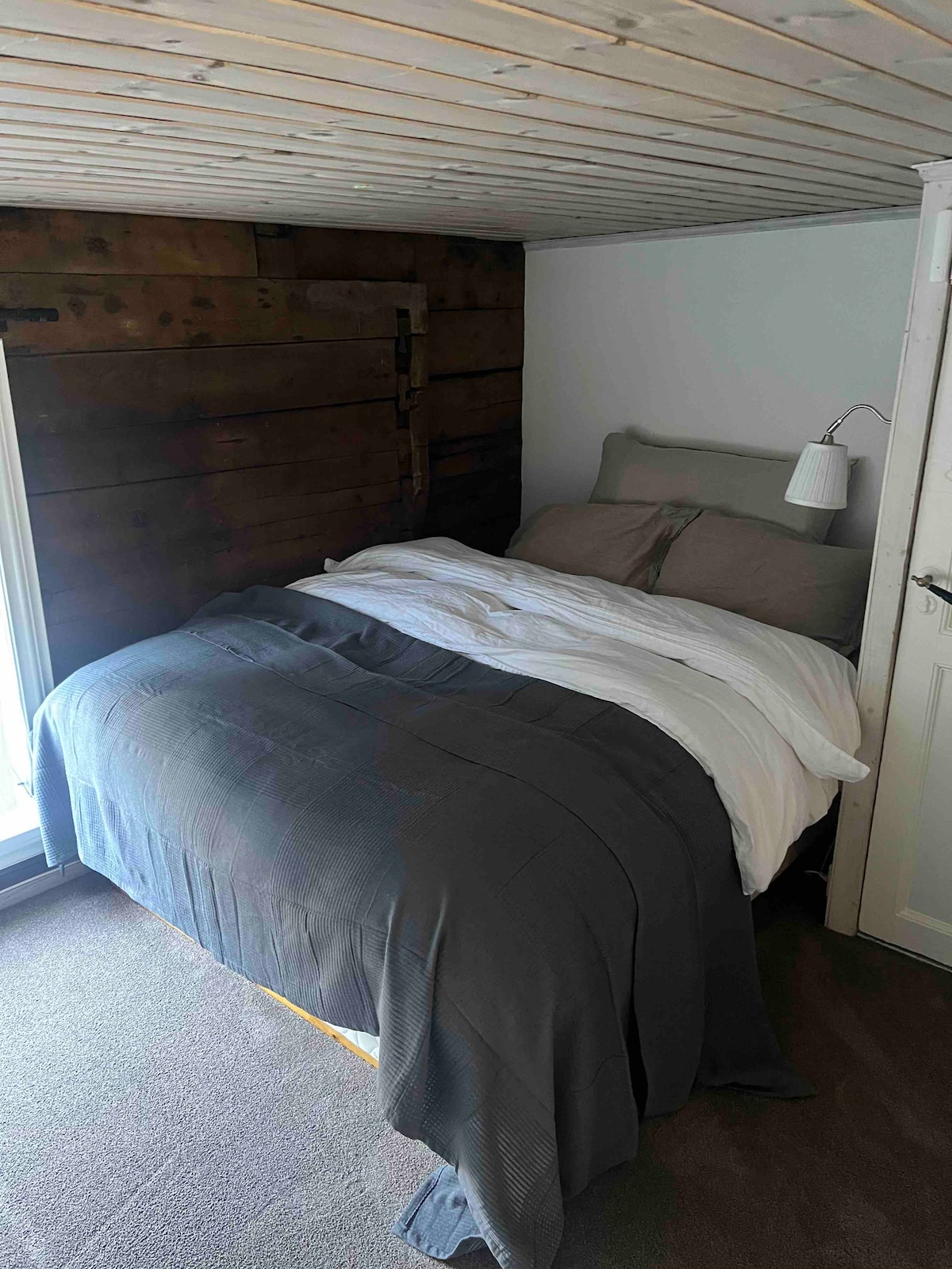 Soverom 3. 
Jensen seng 150x200cm.
Mmoja anapitia chumba cha kulala cha 2 ili kufika kwenye chumba cha kulala cha 3.