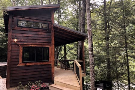 Theodore Tiny Cabin- RRG Hot tub! No cleaning fee!
