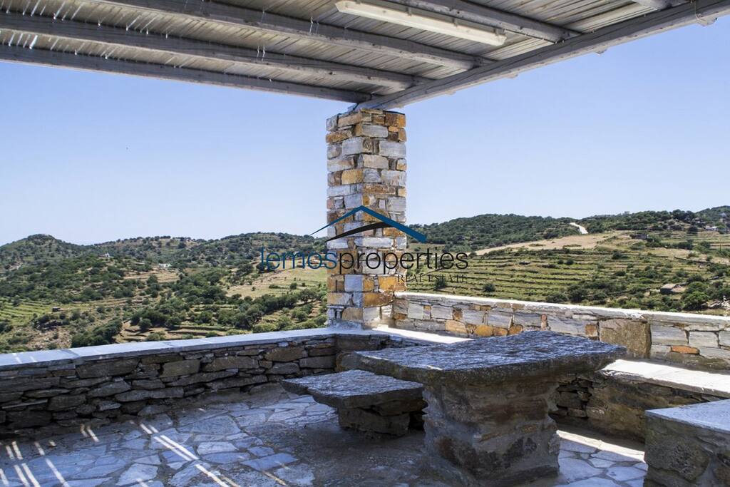 A shaded area for dinner ideal to keep out of the hot sun