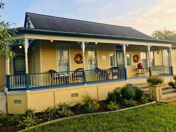 Luxe Lodging in Downtown Schulenburg Houses for Rent in Schulenburg