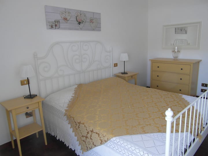 卧室黄色-黄色客房