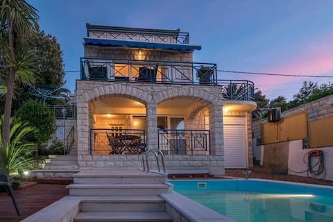 Villa Martina Trogir - on the beach