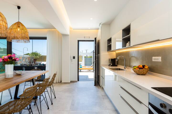 Villa Smili-Naiades/3 bedrooms, luxury, beachfront gallery image 5