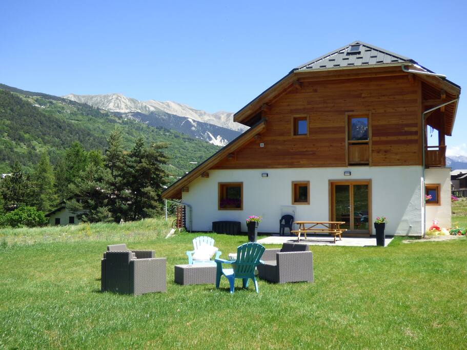 Partie locative avec son grand jardin