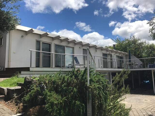 5 Bed house with great ocean views gallery image 2