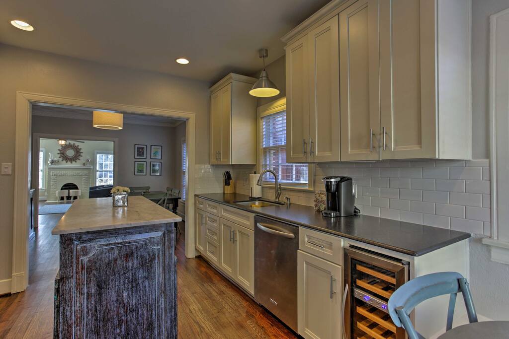 Boasting 2 flat-screen cable TVs, a furnished backyard, and space for up to 12, this 2,500-square-foot home is both cozy and elegant.