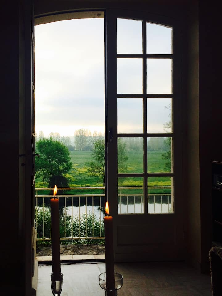 Lantlig Fransk Idyll Invid Floden - Aubeterre-sur-Dronne