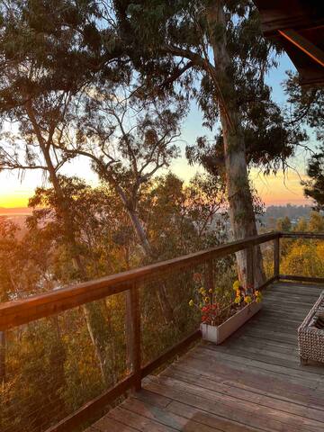 Relaxing Retreat: 3 Bedroom Overlooking the Bay gallery image 2