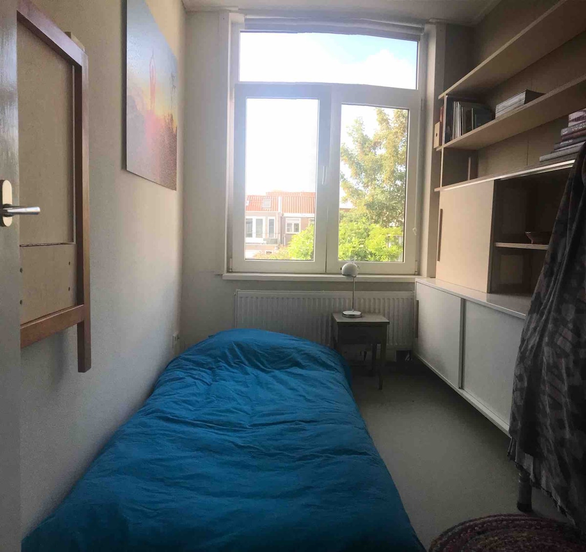 Ak ste 4 osoby, môžeme umiestniť matrac na podlahe v našej malej „hobby izbe“. 
Alebo ak chcú deti spať v tej istej miestnosti, matrac môže byť umiestnený na podlahe v jednolôžkovej spálni vedľa postele.