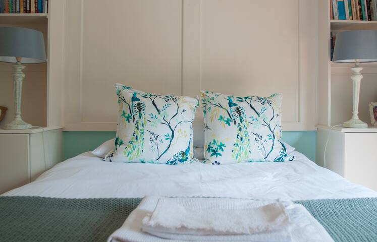 Gorgeous home in a great Cape Town location gallery image 4